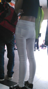 性感白裤小妹黑三角第一季