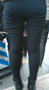 性感宽臀黑裤大屁股