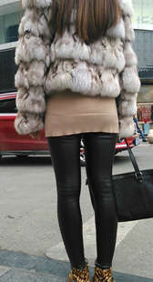 皮裤富态美女脸长得也不错