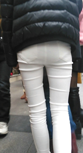 美美的白裤紧臀