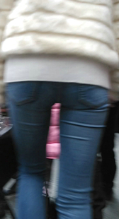 超近蓝色紧身牛仔裤美女