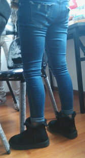 精致牛仔少女紧臀