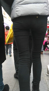 长腿黑裤美女三人行