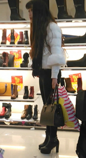 性感美女紧身黑裤买鞋第一季