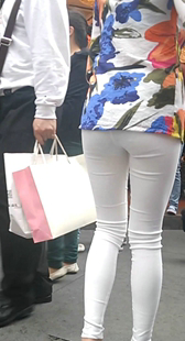 紧身白裤少妇和男友