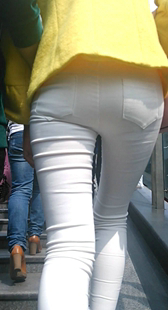 白色紧身少妇诱人大屁股