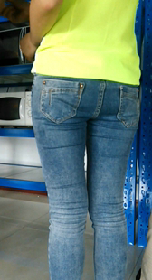 紧身牛仔美女真会夹