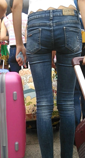 紧身蓝牛深沟小妹