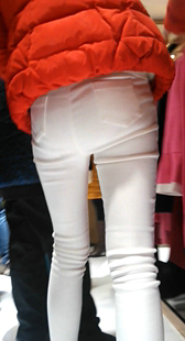 商场白裤大屁股少妇