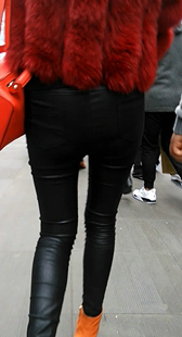 超紧皮裤紧臀少妇