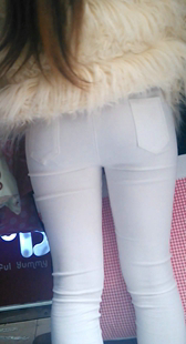 性感白裤苹果臀美女