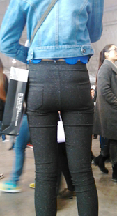 性感翘臀黑裤美内痕