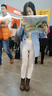 白裤透内痕大美女