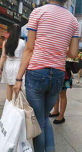 紧身大屁股牛仔妈咪