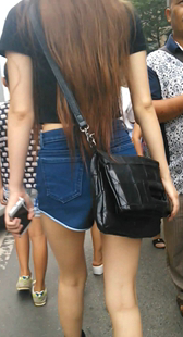 牛仔时尚长腿妹