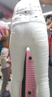 乡村白裤少妇进城第一季