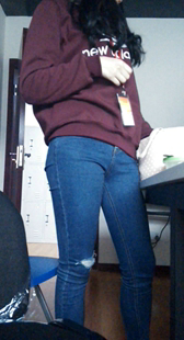 公司牛仔翘臀小妹