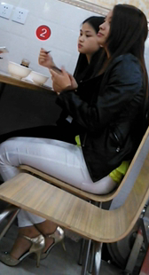 性感新员工少妇穿白裤