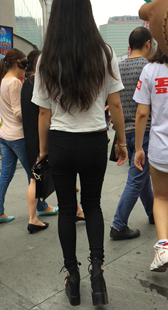 时尚性感紧身黑裤美女