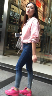 时尚牛仔小肉臀美女第二季