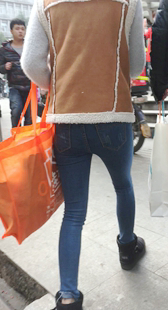 蓝色紧身牛仔裤男女