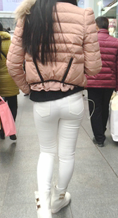 白裤紧身肥臀少妇