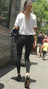 瘦瘦的紧身黑裤前三角迷人