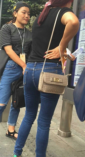 公交站蓝牛紧翘臀