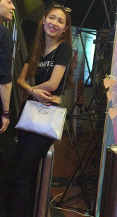 极品黑裤宽臀大美女