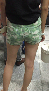 绿紧包臀小少妇