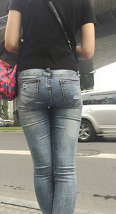 性感蓝牛紧臀美女同事