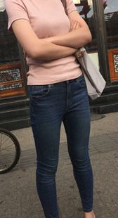 大屁股蓝牛两少妇