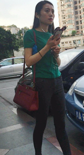 大屁股黑牛美女