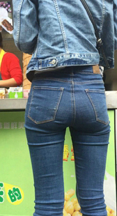 蓝牛大宽臀买小吃