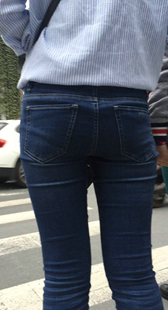 蓝牛小妹过马路