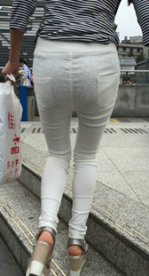 白裤骚货透豹纹内痕