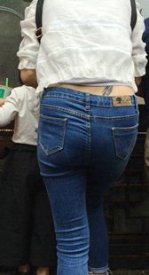 极品牛仔紧内痕美少妇第二季