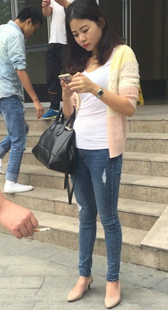 极品宽臀紧牛美女同事