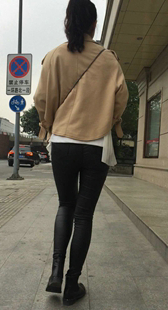 跟拍皮裤少妇视频