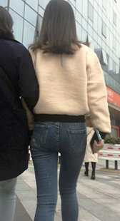 公司楼下性感包臀牛仔同事