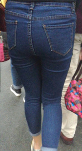 街拍大屁股蓝牛小少妇