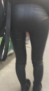 超紧皮裤这姿势想怎么样