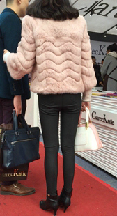 紧身健美裤美女发现了