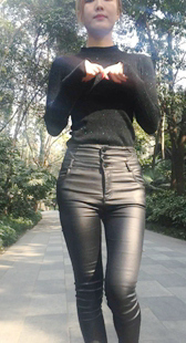 模拍小静第一季性感皮裤宽大臀紧内痕S级大美女