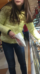 超市包臀牛仔熟女