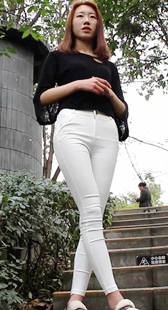 模拍小倩第一季白裤大宽臀三角区特写