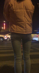 夜拍灰牛仔少妇