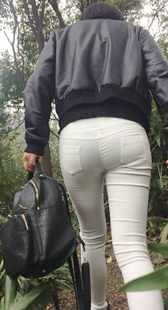 模拍小夕第三季超紧白裤透内痕