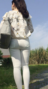 模拍雯雯第二季白裤宽大熟女臀紧内痕