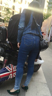 街拍高跟翘臀牛仔裤熟女
